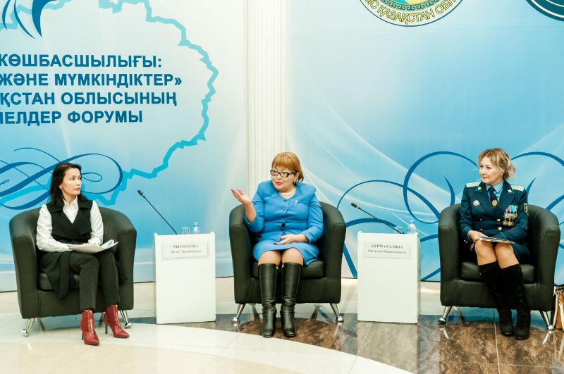 Шеңберде әйелінің порносын қараңыз