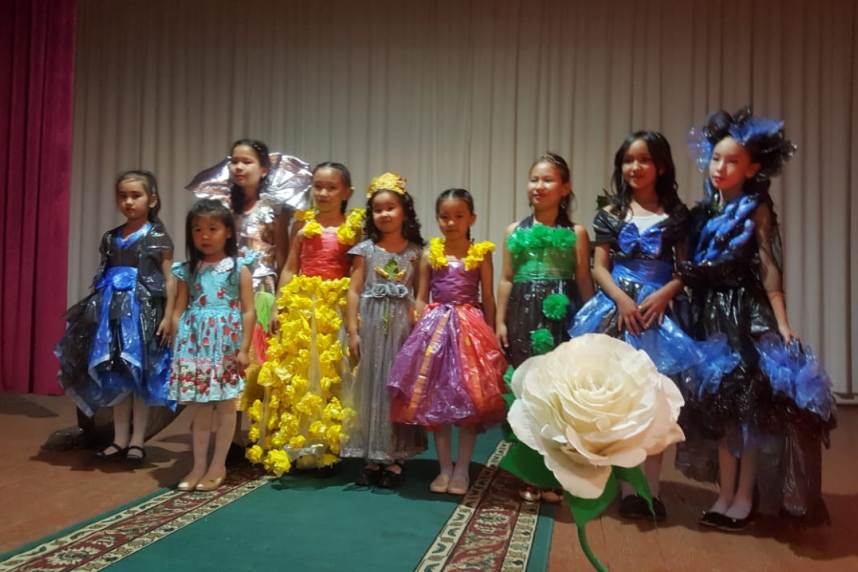 Сіз пизканы трусиктер арқылы көре аласыз (фото)