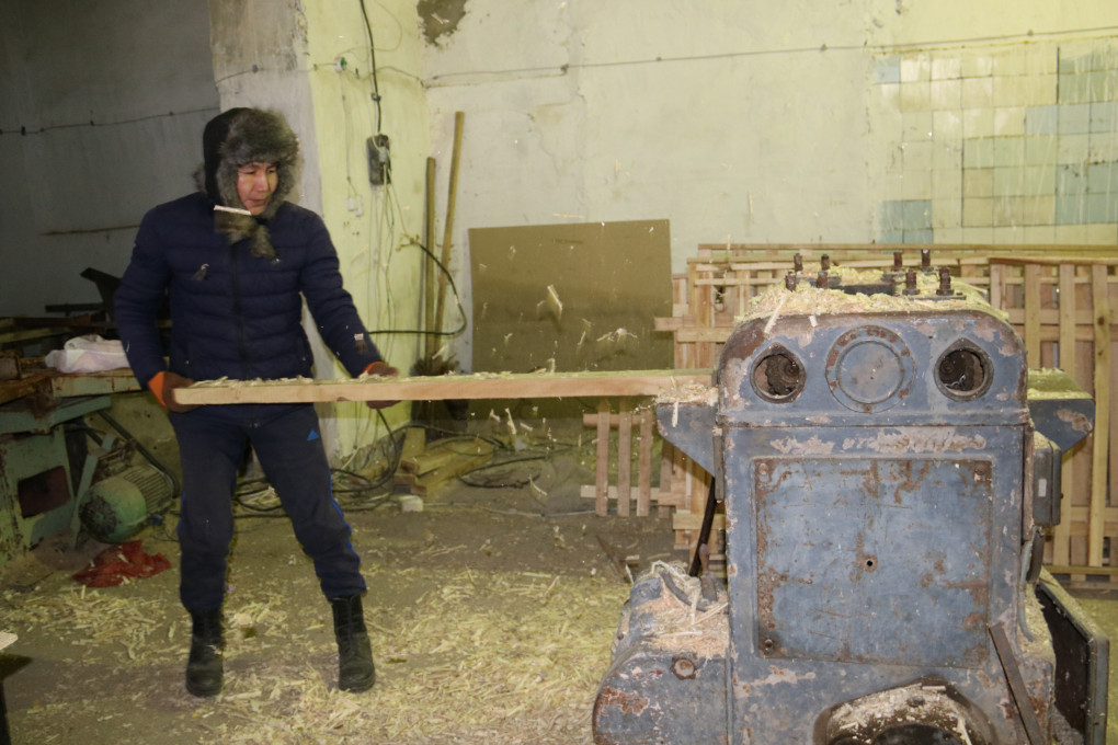 Қызға мастурбация жасауды көрсетіңіз