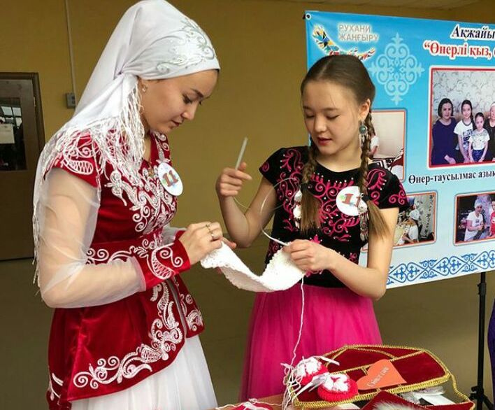 Өзендегі жалаңаш әйелдер фотосы Өзендегі жалаңаш әйелдер фотосы