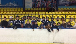 Хоккеисты «Акжайык» показали мастер-класс для юных игроков из Переметного