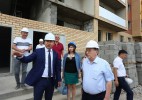 Мажилисмен посетил строительные объекты и предприятия в Уральске   