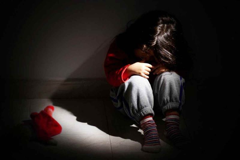 Көз жасын төгіп тастады