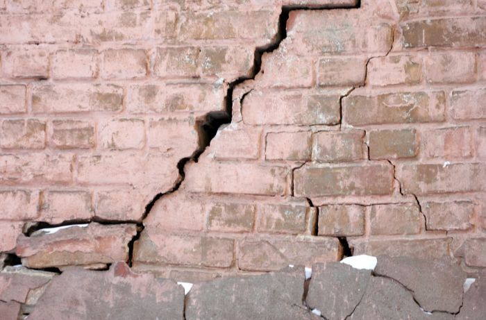 60 аварийных домов насчитывается в Уральске