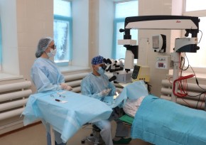 С нового года офтальмологическое отделение облбольницы пополнилось операционным микроскопом швейцарской фирмы Leica самой последней модели