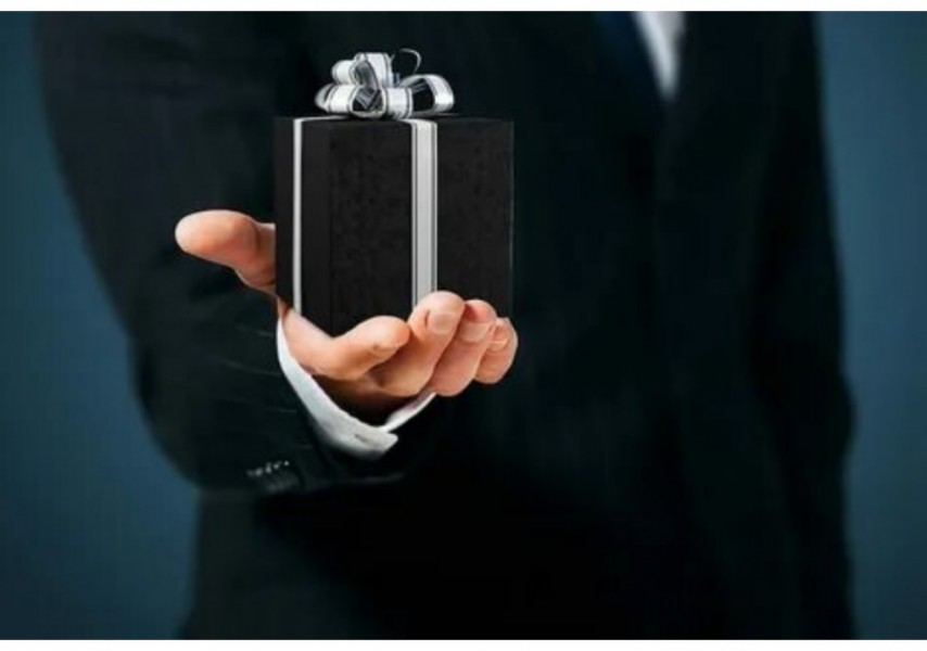 Жағажайдағы әуесқой жалаңаш әйелдер