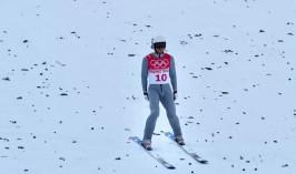Пекин-2022: Чингиз Ракпаров выступил в первом виде лыжного двоеборья