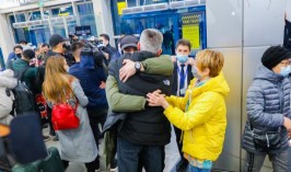 Украинадан эвакуацияланған қазақстандықтар мінген алғашқы рейс Алматыға қонды