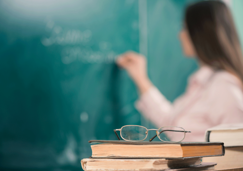 Блять қызыл шашты мұғалім