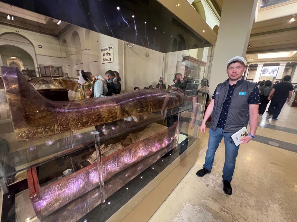 Қара әйелдің анальды кремі