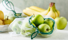 Диетолог сравнила полезные свойства бананов и яблок