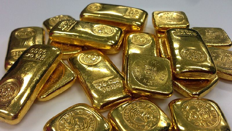 Цена золота увеличивается за счет ослабления доллара