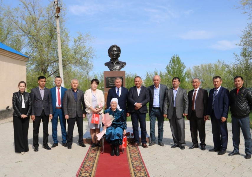 Орыс лесбияндары өздерінің жыныстық порносына түсініктеме береді