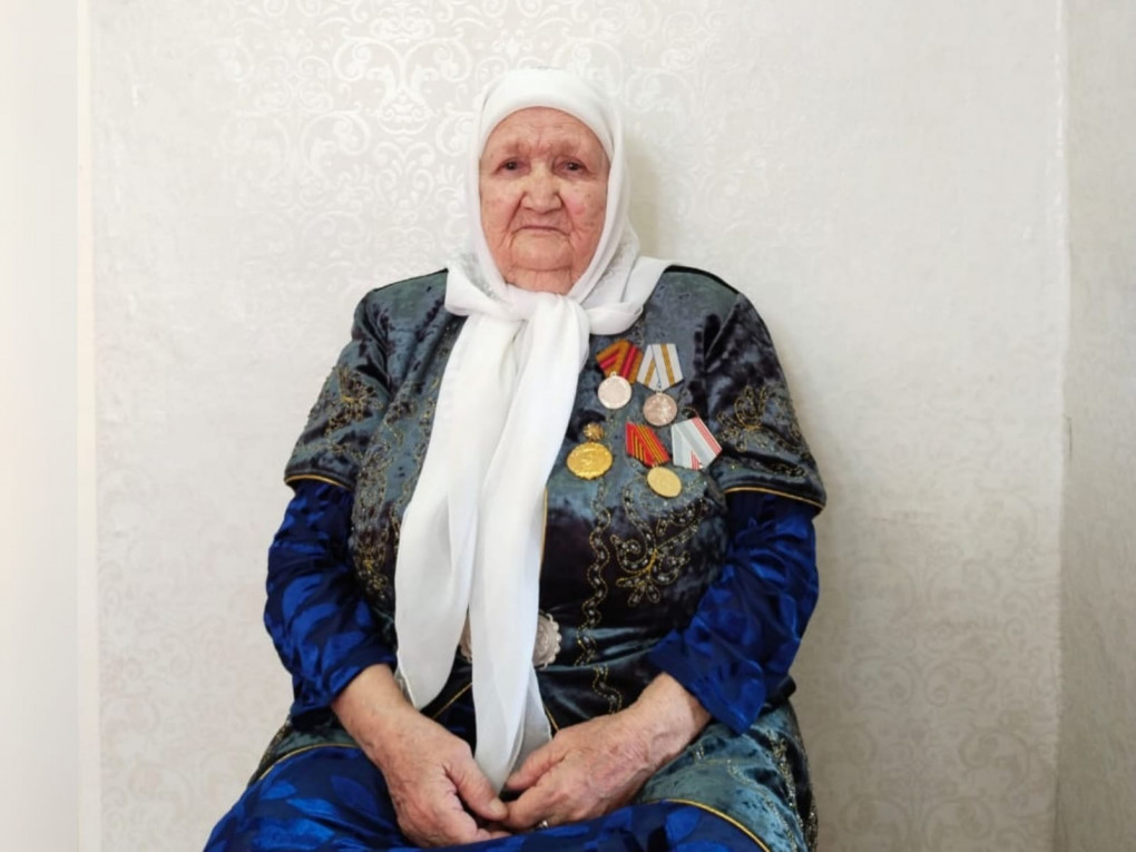 Орыс аналарының үйдегі бейнелері Орыс аналарының үйдегі бейнелері