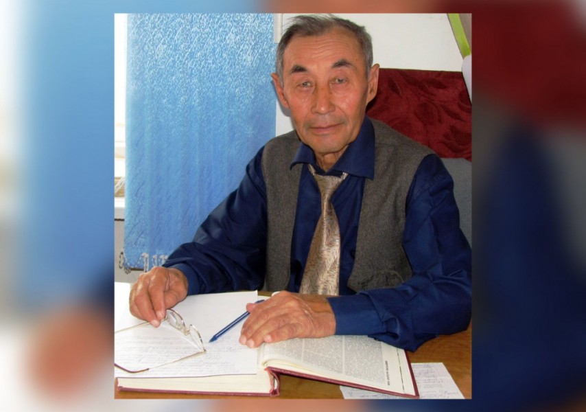 Әнші Славаны қосқанда жалаңаштанған жұлдыздардың суреттері