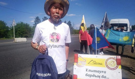 72 жастағы қарт саяхатшы Ұлытаудан Павлодарға жаяу келді