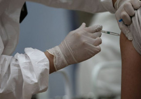 Более 9,3 млн казахстанцев получили оба компонента вакцины от коронавируса