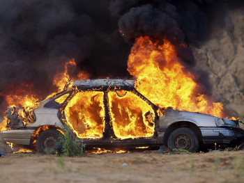 car-fire.jpg.740x555_q85_box-79,0,1583,1129_crop_detail_upscale