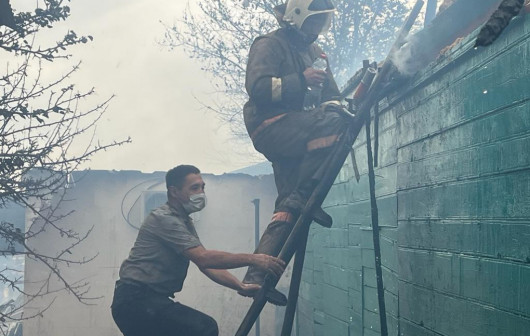 Западно-Казахстанские полицейские пришли на помощь пожарным