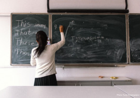 Кому в Казахстане полагаются бесплатные школьная форма и принадлежности