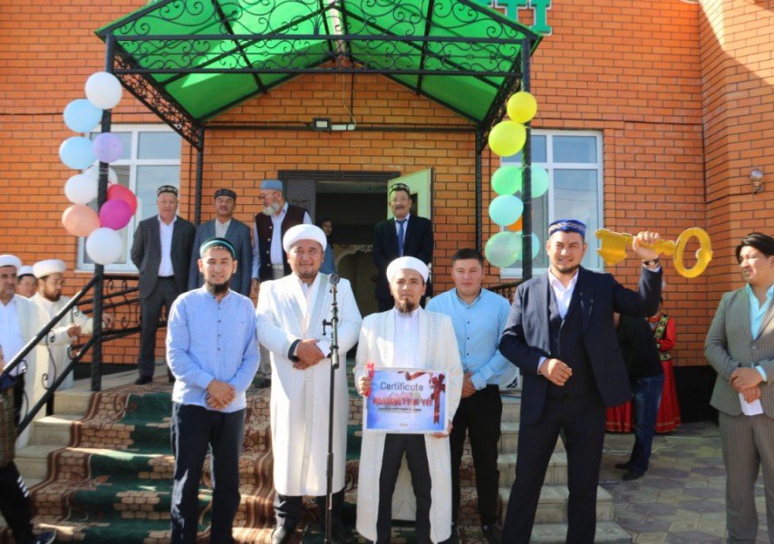 Жапон порно жұлдызы ойынды насихаттайды