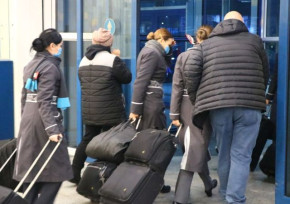 Почти 22 тысячи человек покинули Казахстан за 10 месяцев