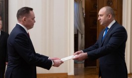 Посол Казахстана вручил верительные грамоты Президенту Болгарии