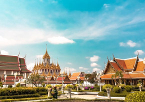 Тайланд туристер үшін толық вакцинация ережесін алып тастады