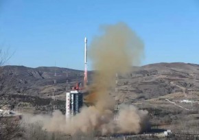 Китай запустил в космос 14 новых спутников