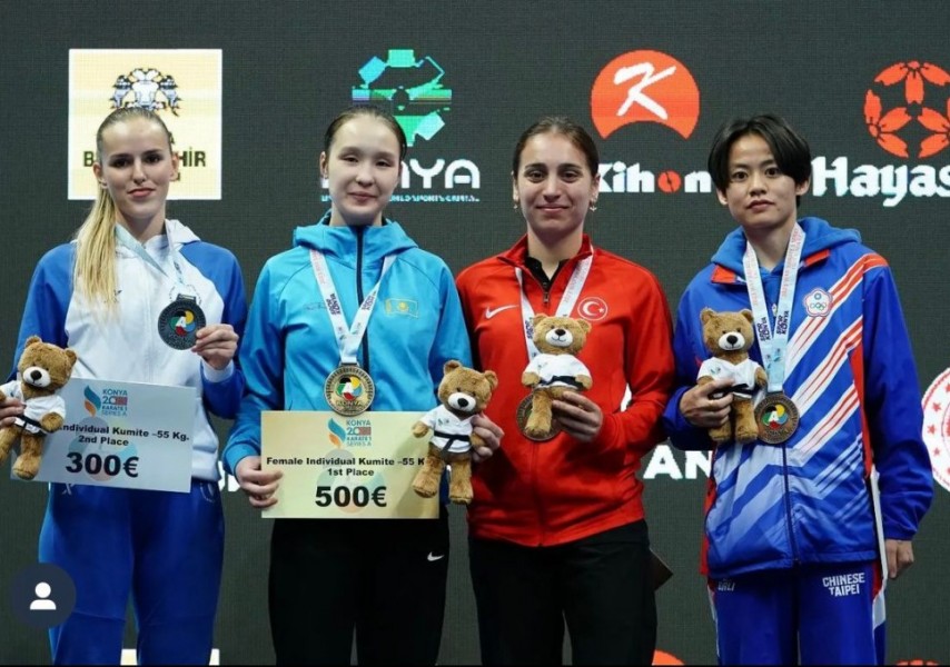 Азиялық порно актрисалар Әйелдердегі өте ұзын емізіктердің XXX фотосуреттері