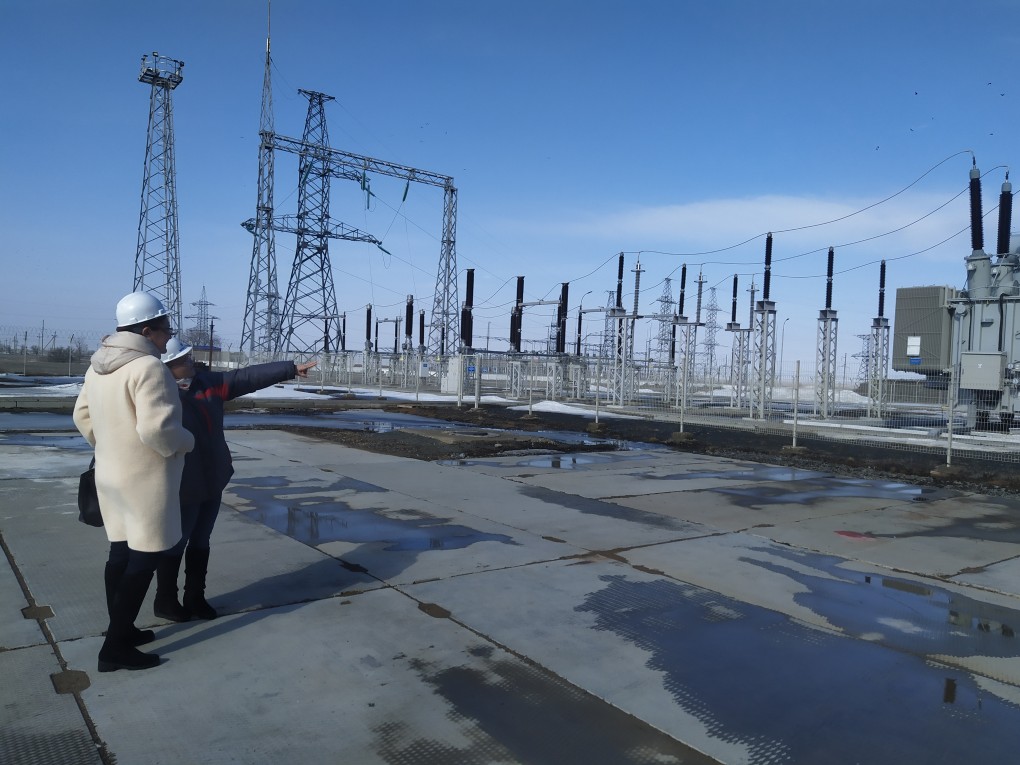 Батыс Пауэр (4)