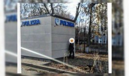 Мужчина справил нужду прямо возле пункта полиции в Уральске