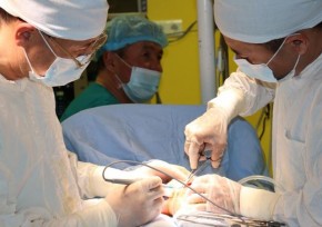 Врачи Казахстана удалили у новорожденной гигантскую опухоль
