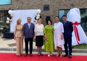 В Алматы состоялась церемония открытия скульптуры «Аңсаған сәби»