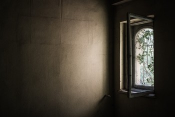 window-1533513_640