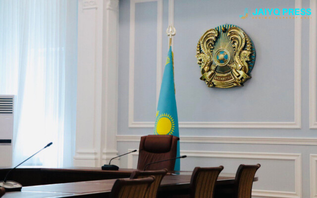 Кто из чиновников в Казахстане не сможет работать вместе