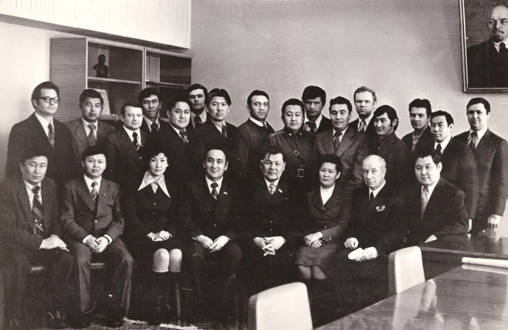 Иксанов М.Б. со слушателями Алма-атинской высшей партийной школы из Уральска (апрель 78)