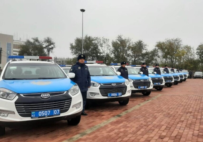 Ең өрескел порно Смотреть порнография: қыз кончается үстінен мүшесі