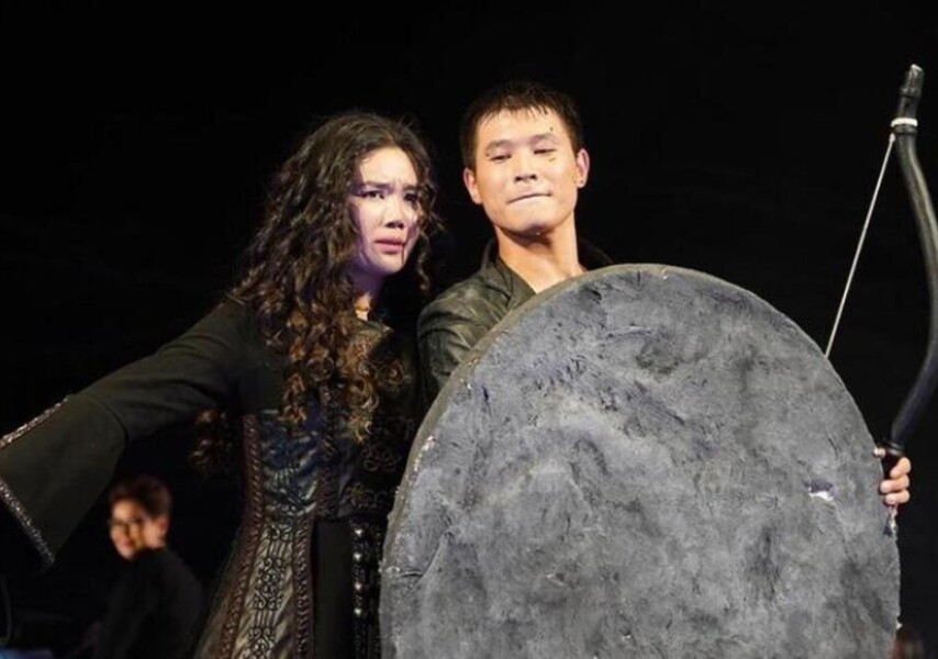 БДСМ және дөрекі секс Смотреть онлайн: Олар мені жыныстық қатынасқа азғырып, полигонда ұрып-соқты.