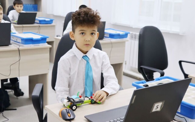 Орал қаласында педагог бір уақытта 5 мектепте жұмыс істеген