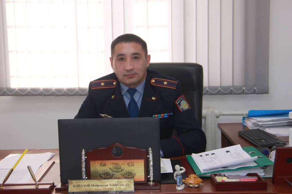 Жәнібек аудандық полиция бөлімі бастығының орынбасары, полиция майоры Мейрамхан Бапахов