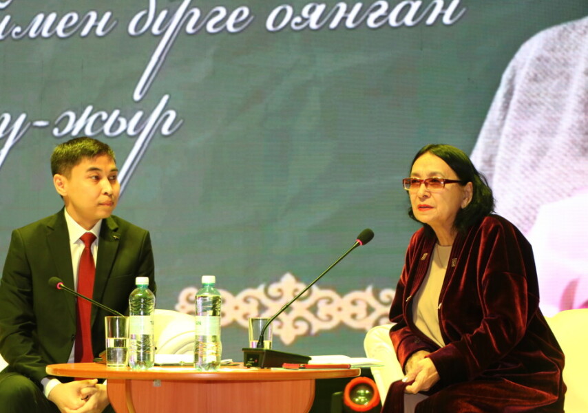 Қоқыс үйіндегі үйсіз адамдардың барлық бейнелері