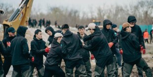 Спортсмены в составе волонтеров «Дала қырандары» помогают жителям Уральска