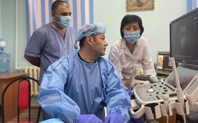 Ведущие специалисты республиканских НИИ в ходе посещения регионов провели консультации и сложные операции пациентам
