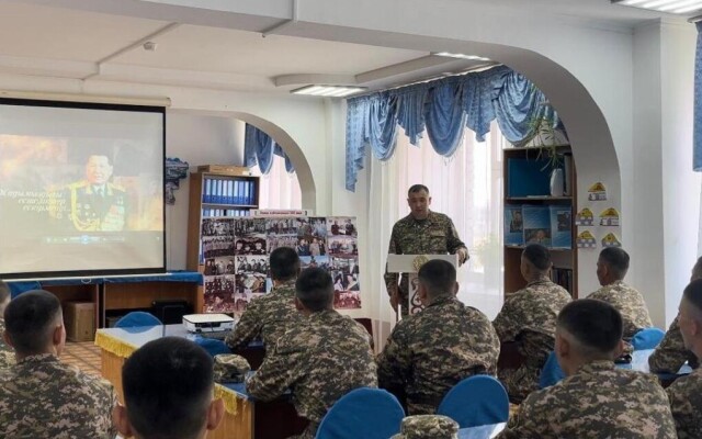 Министерства обороны и просвещения организовали единый час в учебных заведениях страны