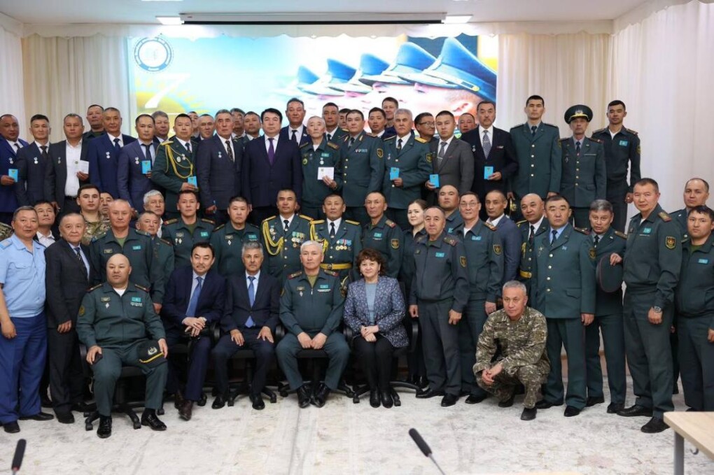 Министр просвещения наградил учителей начальной военной и технологической подготовки