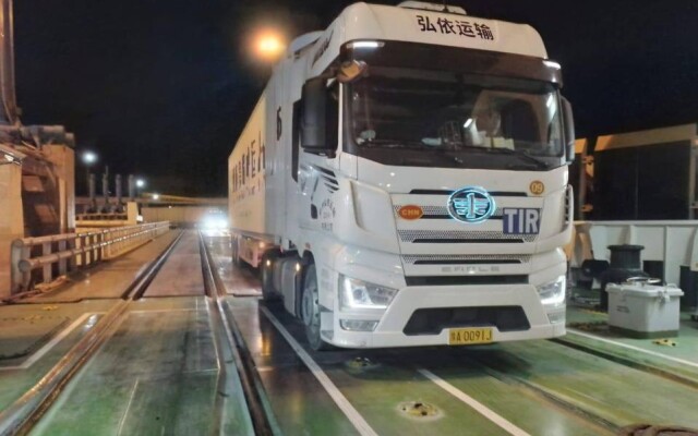 Впервые организована тестовая транзитная автоперевозка из КНР в Европу транзитом через Казахстан по Каспийскому морю
