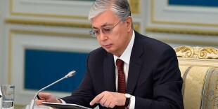Президент поздравил казахстанцев с Днем единства народа