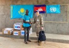 Казахстанский миротворец встретился с африканскими школьниками