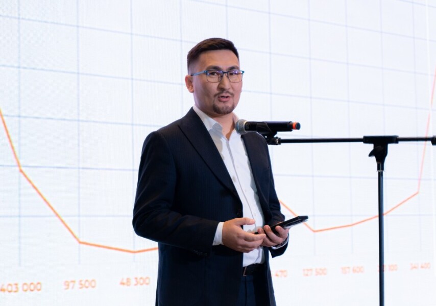 Көкнәр жұлдыздары Писканың жанында тығыз леггинстер